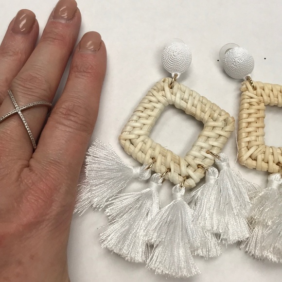 WHITE WICKER TASSEL EARRINGS - Picture 7 of 7